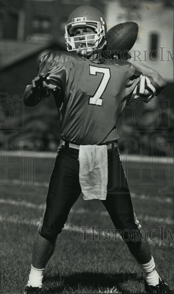 1990 Press Photo Carroll College football quarterback, Clint Donley - mjt01206- Historic Images