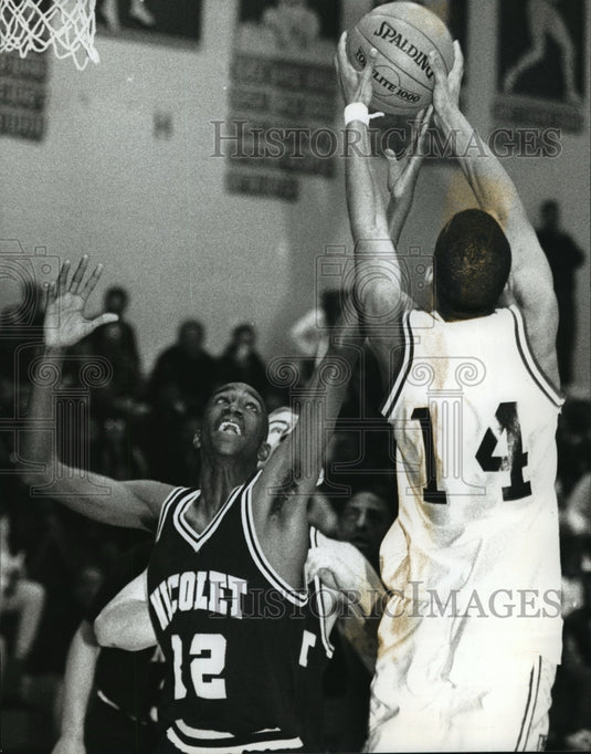 1994 Press Photo Washington taking rebound from Nicolet , H.S. Basketball- Historic Images