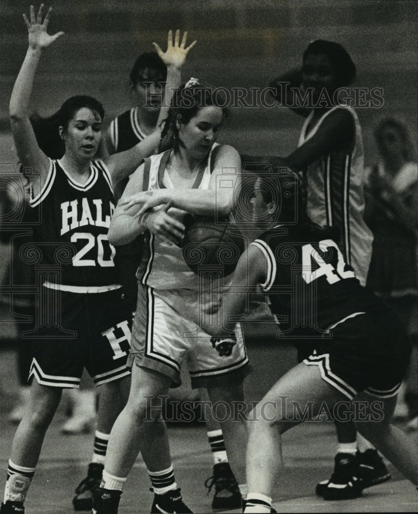 1994 Press Photo High school basketball&#39;s Lisa Ozburn surrounded by opponents- Historic Images