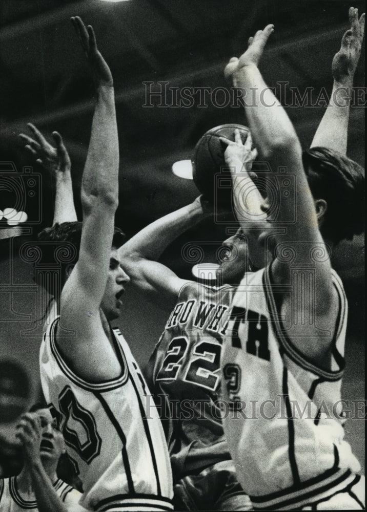 1993 Press Photo Waukesha&#39;s Ryan Fandre (L) and Tim Black defend Rick Skurulsky.- Historic Images