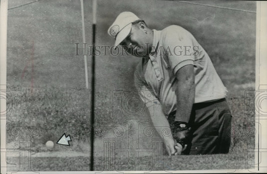 1962 Press Photo Professional golfer Bill Casper during the Flint open tourney- Historic Images