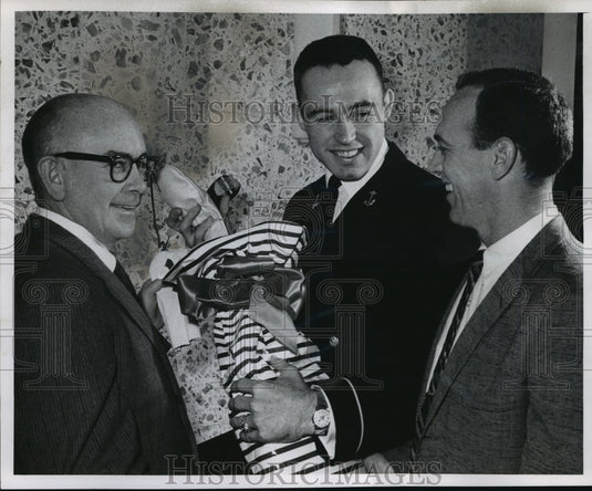 1960 Press Photo Ron Erchul with former football coaches at civic dinner- Historic Images