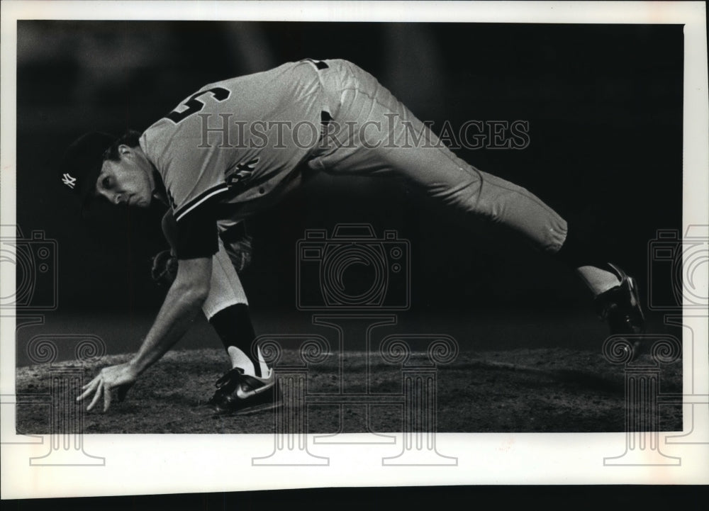 1990 Press Photo New York Yankees baseball player, Steve Adkins, during game- Historic Images