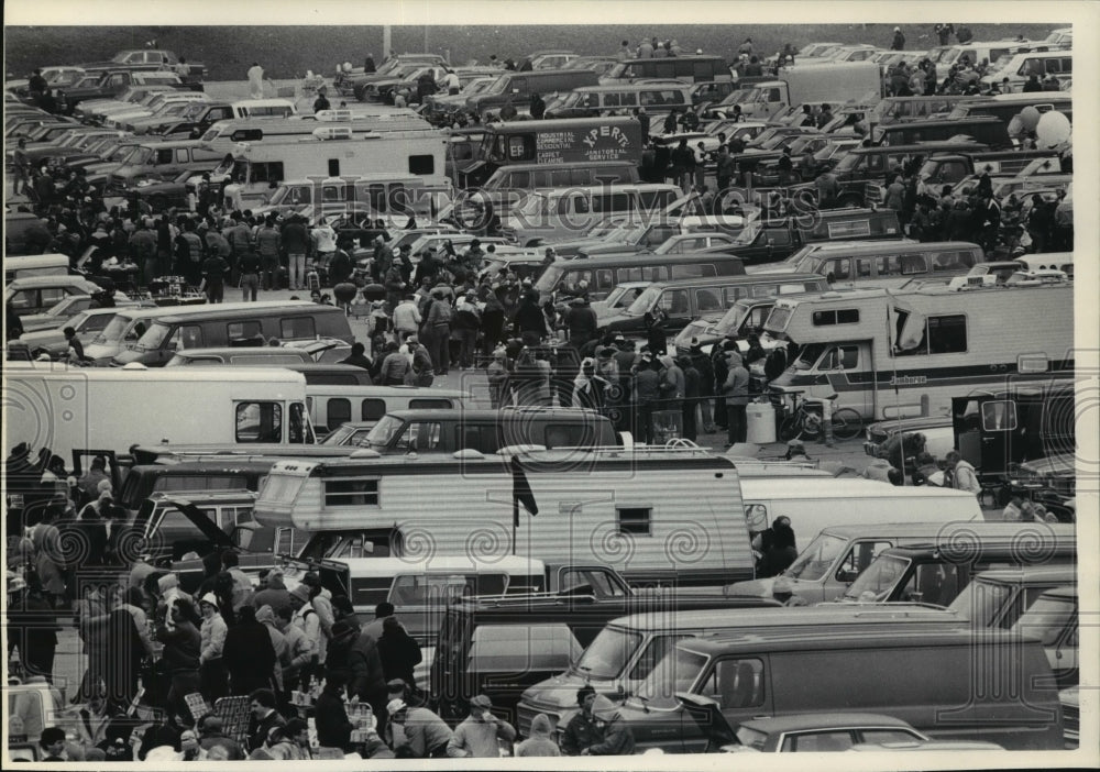 1984 Press Photo Milwaukee Brewers - Fans at Opening Days - mjt01731- Historic Images