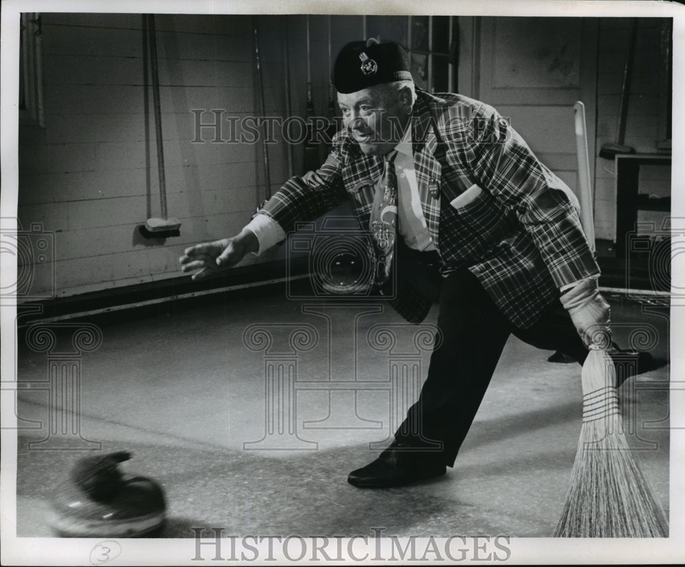 1961 Press Photo Milwaukee Curling Club - Hughston McBain at Bonspiel- Historic Images