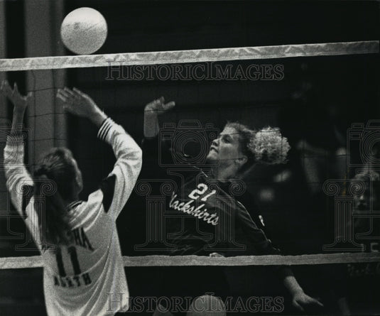1992 Press Photo Waukesha South's Lisa Sprader against North's Kara Schirmacher- Historic Images