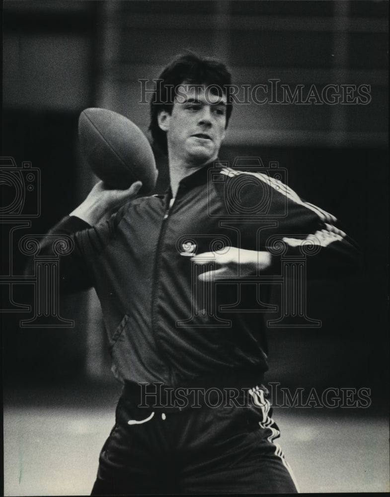 1983 Press Photo Green Bay Packers quarterback, Rich Campbell, works out- Historic Images