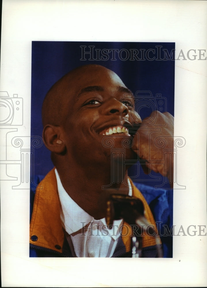 1992 Press Photo Michigan freshman Chris Webber and his teammates are all smiles- Historic Images