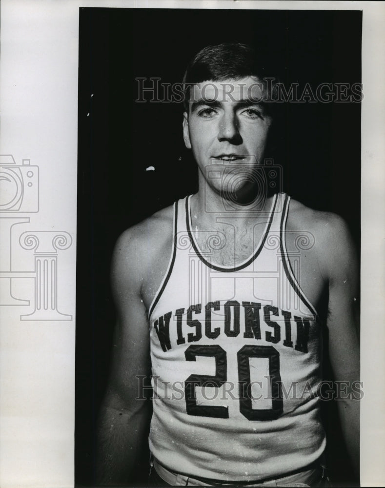 1967 Press Photo University of Wisconsin basketball player, Mike Carlin- Historic Images