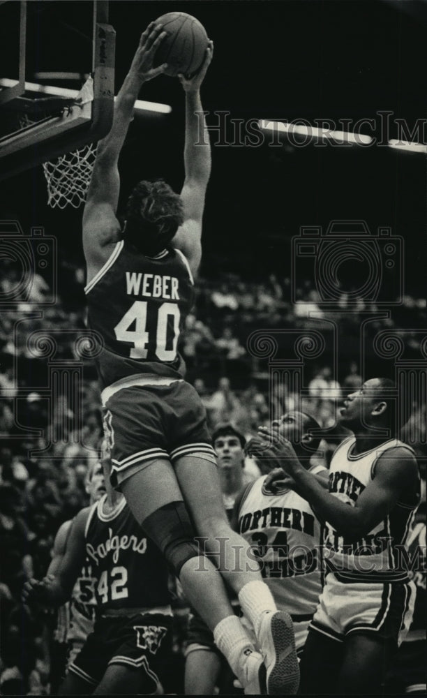 1986 Press Photo UW basketball player, J.J. Weber, goes in for a shot- Historic Images