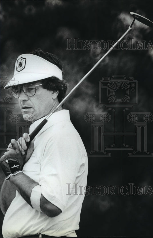 1983 Press Photo Golfer Alex Antonio's putt stops short of cup - mjt02522- Historic Images