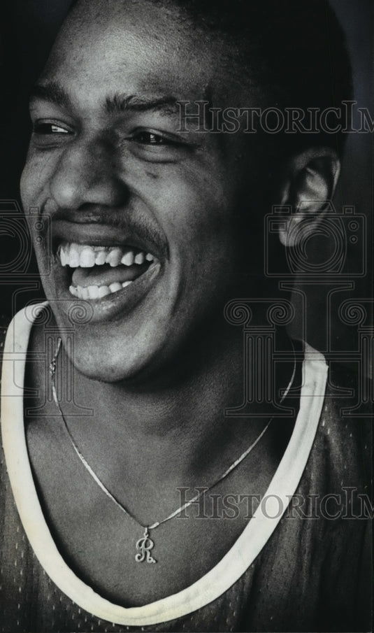 1984 Press Photo State's top basketball prospect, Robert Barnes of Racine, Wis.- Historic Images