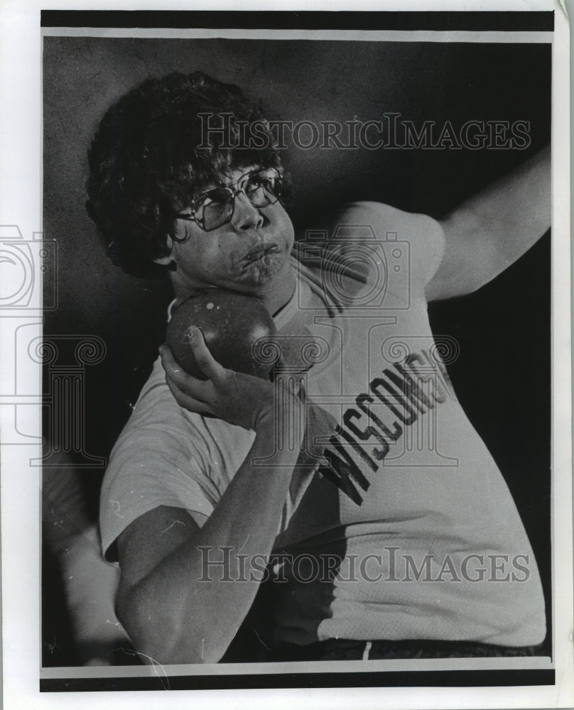 1976 Press Photo Wisconsin shot putter, Jeff Braun, makes a face, and won title- Historic Images