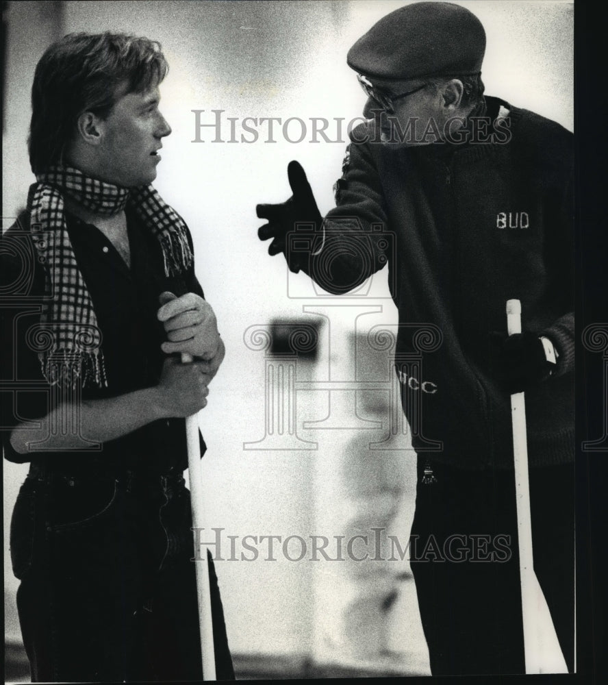 1992 Press Photo Curler Durward Baker Explains Sport&#39;s Finer Points To Student- Historic Images