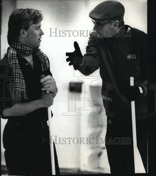 1992 Press Photo Curler Durward Baker Explains Sport's Finer Points To Student- Historic Images