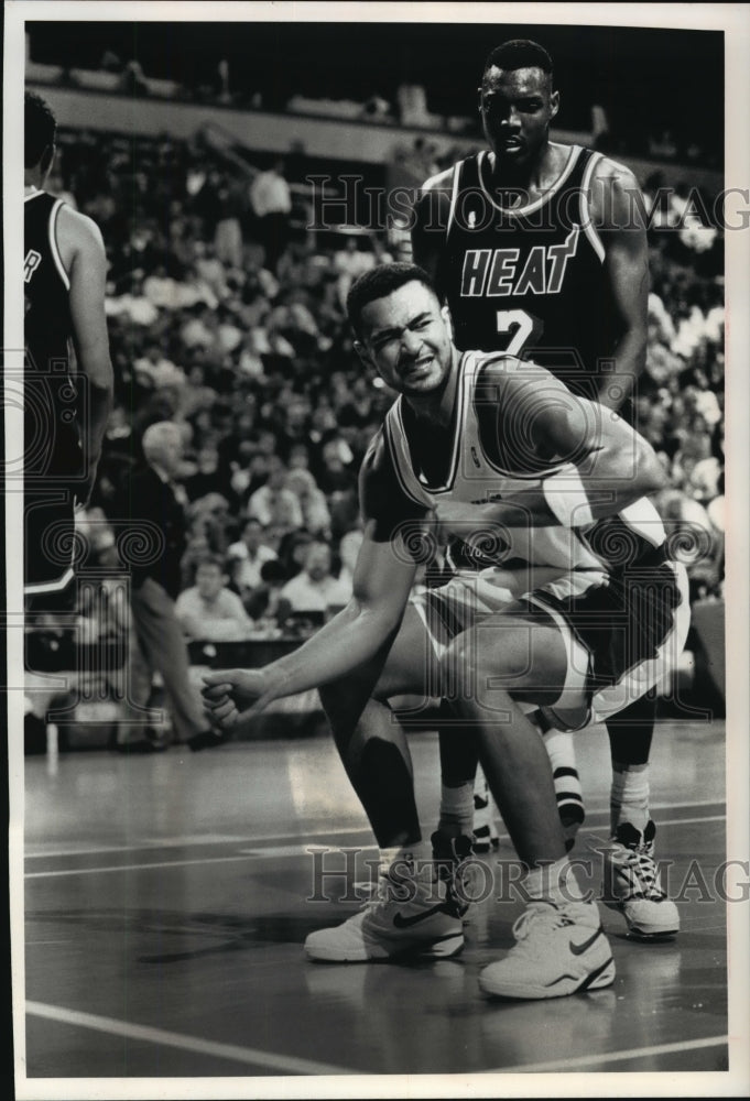 1992 Press Photo Milwaukee Bucks basketball player, Alaa Abdelnaby during a game- Historic Images