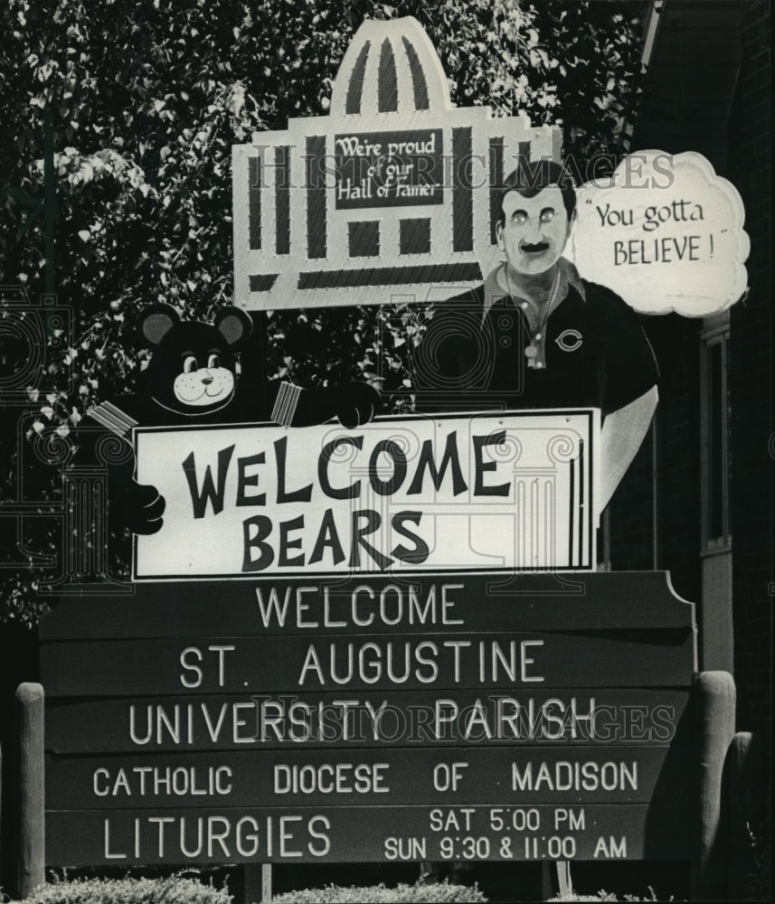 1988 Press Photo Platteville Church Welcomes Bears Football Team To Training- Historic Images