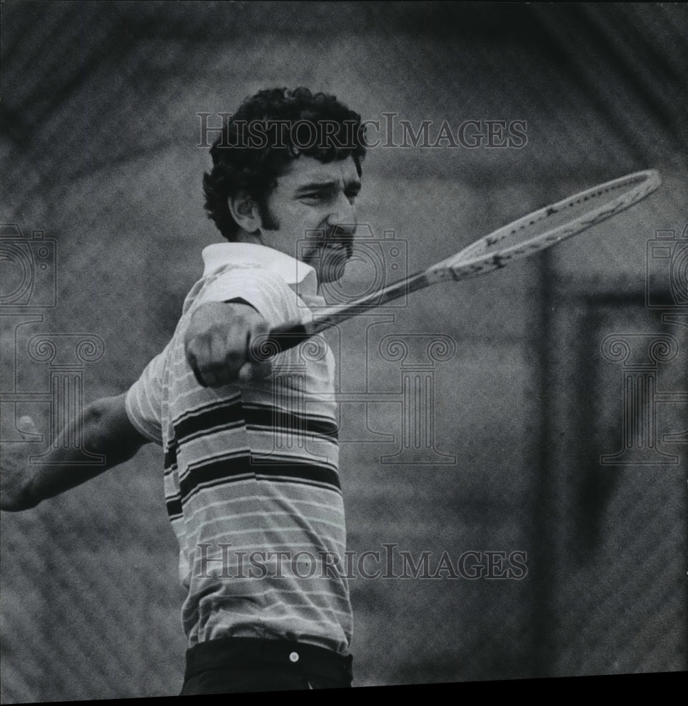 1978 Press Photo Tennis Club Professional Rick Vetter Hits A Backhand Shot- Historic Images