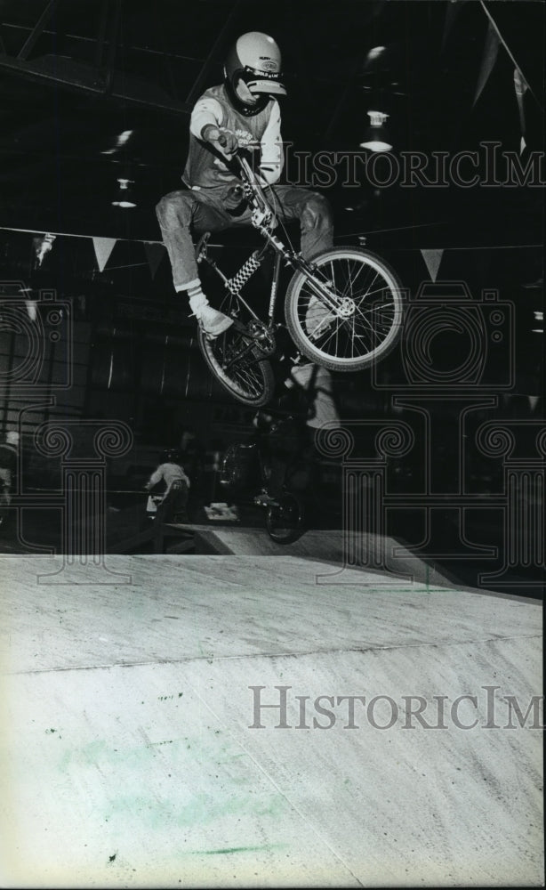 1983 Press Photo Races - Bicycles --- Elkhorn: BMX hub - mjt02827- Historic Images