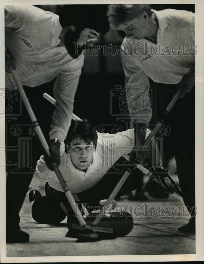 1989 Press Photo American players in action during World Curling Championships- Historic Images