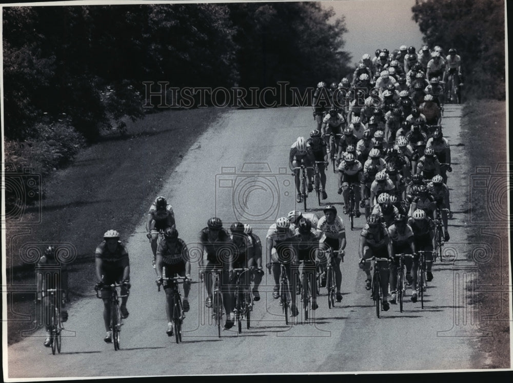 1994 Press Photo Bicycle racers at the Fresca International Cycling Classic- Historic Images