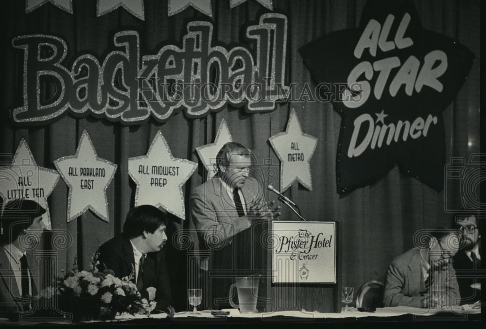 Steve Yoder 1983 Press Photo Coach Steve Yoder speaks at The Journal's basketball ...