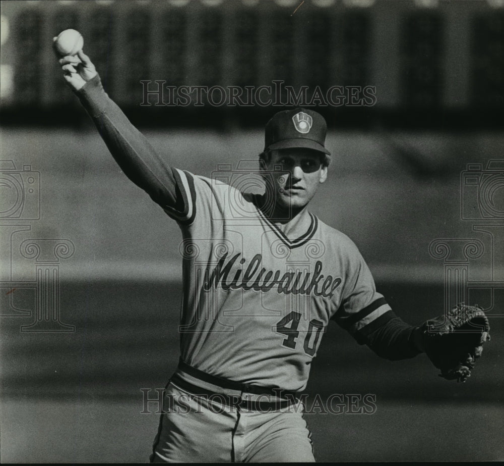 1983 Press Photo Milwaukee Brewers baseball pitcher, Bob Gibson, in action- Historic Images