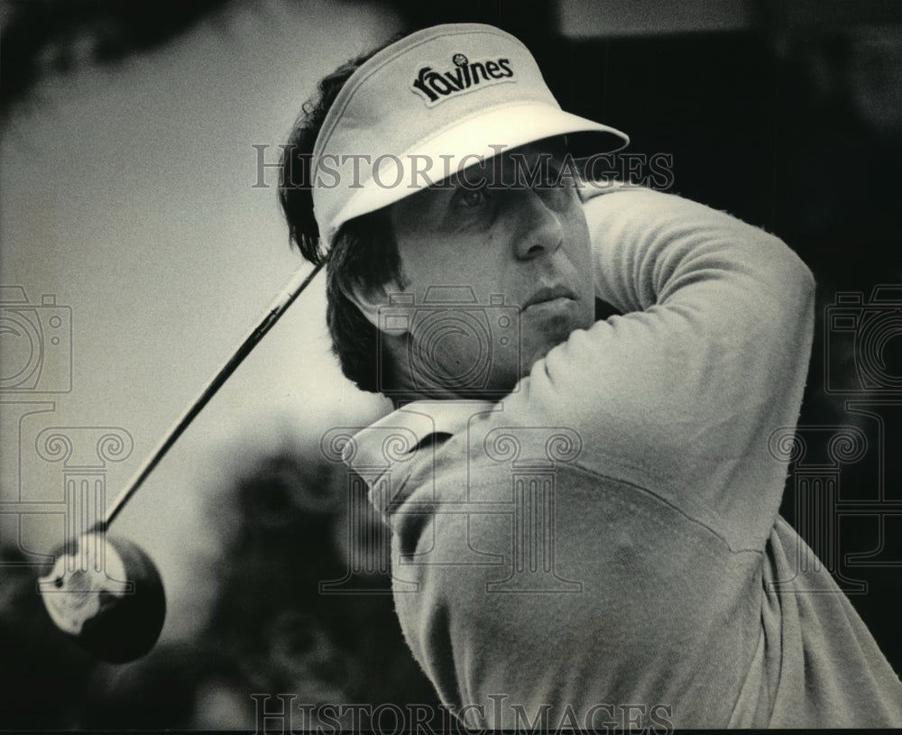 1984 Press Photo Woody Blackburn golfs during the second round of the GMO- Historic Images