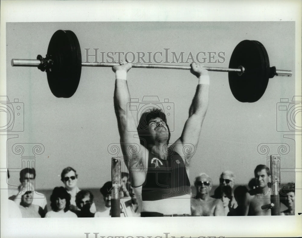 1985 Press Photo Mark Gastineau of the New York Jets lifts weights - mjt03208- Historic Images