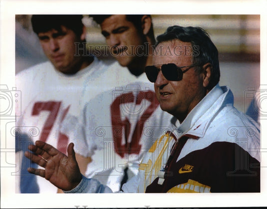 1993 Press Photo Seminoles' Bobby Bowden appreciates Irish's "magic name"- Historic Images