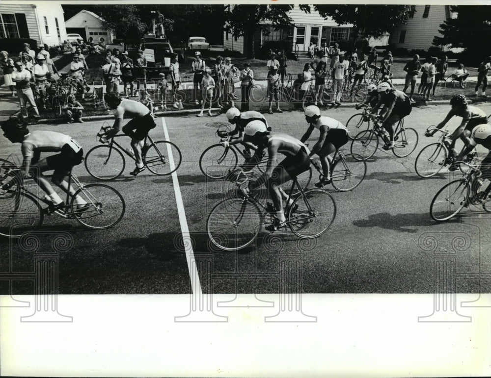 1981 Press Photo Intermediate-class bicycle racers at Jackson Park Road Race- Historic Images