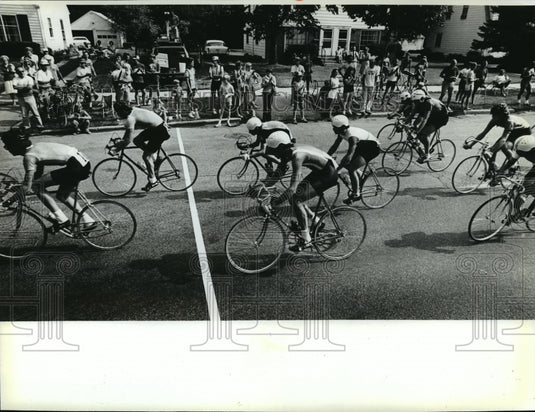 1981 Press Photo Intermediate-class bicycle racers at Jackson Park Road Race- Historic Images