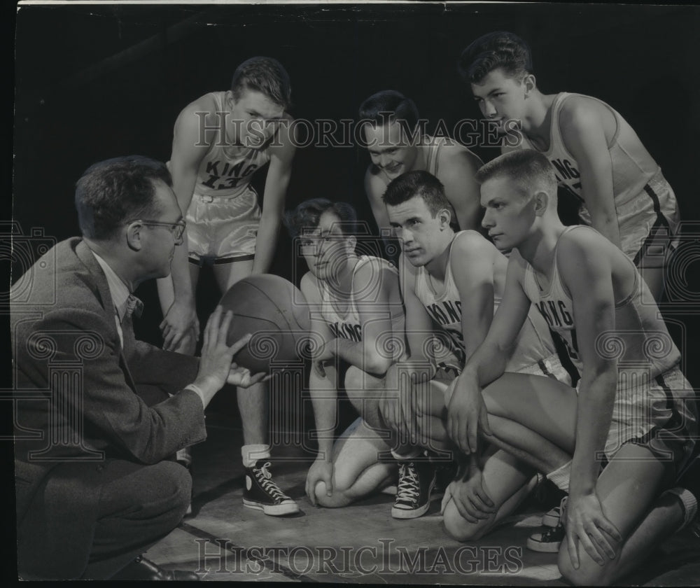 1952 Press Photo Charlie Polomis With Rufus King High Basketball Players- Historic Images