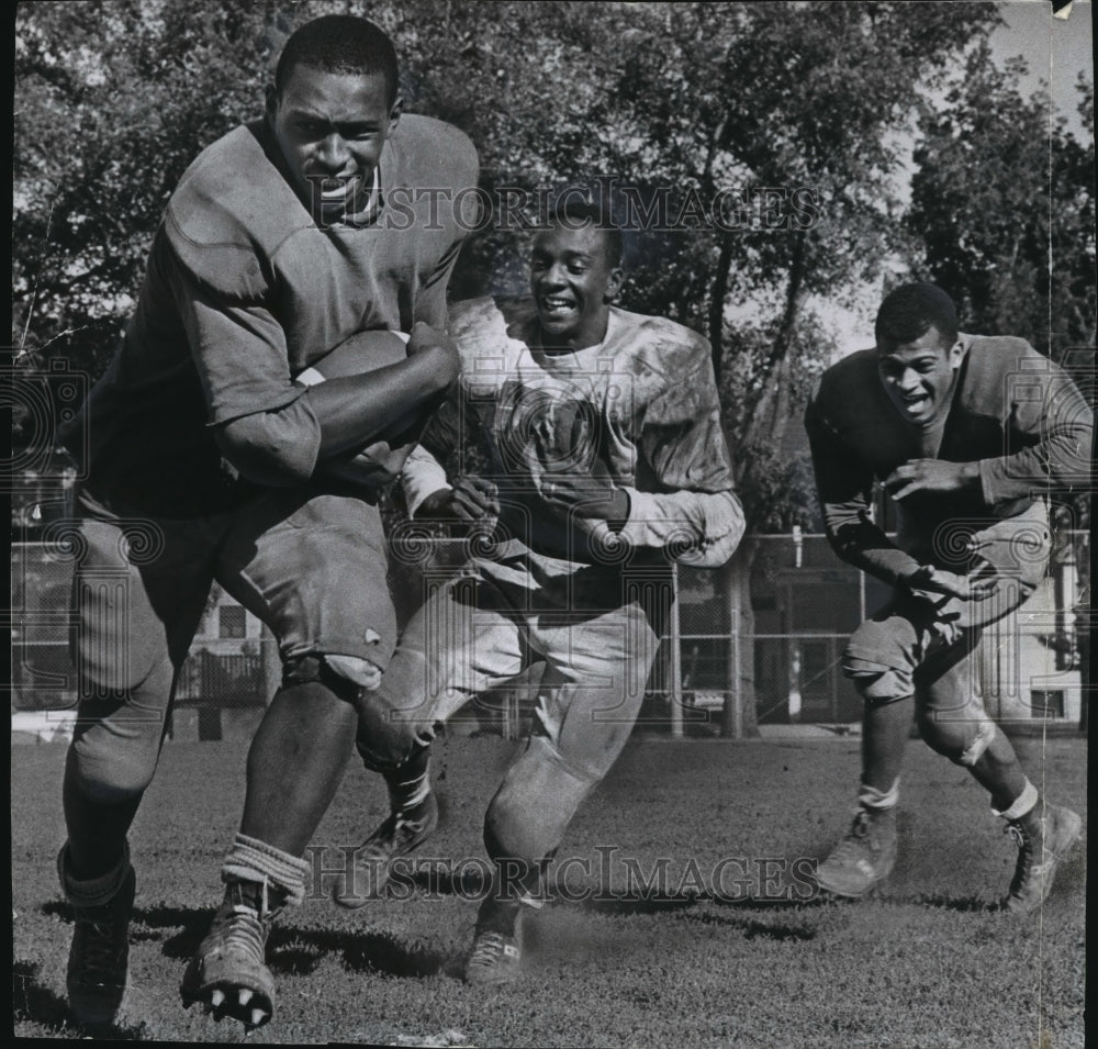1964 Press Photo West High Football Backs Henry Ard, Ralph Gray And Rick Johnson- Historic Images