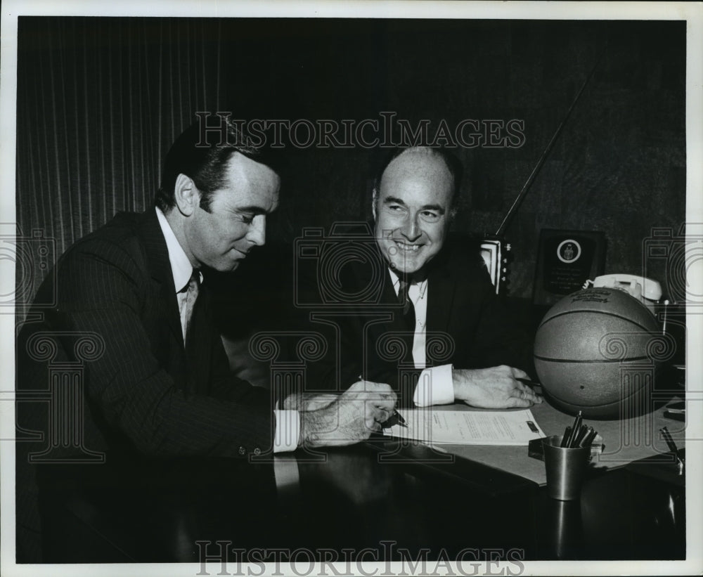 1968 Press Photo Basketball Commissioner Kennedy And Kinney Licensing&#39;s Emmett- Historic Images