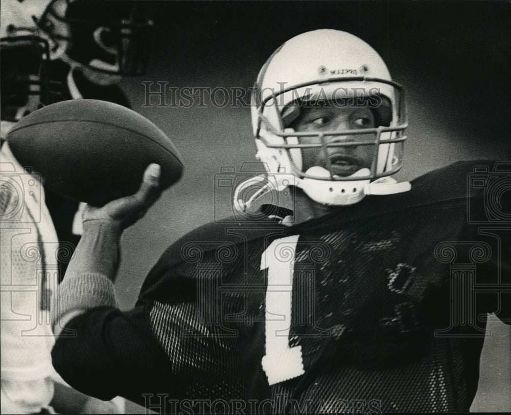 1988 Press Photo Wisconsin football quarterback, Otis Flowers - mjt03384- Historic Images