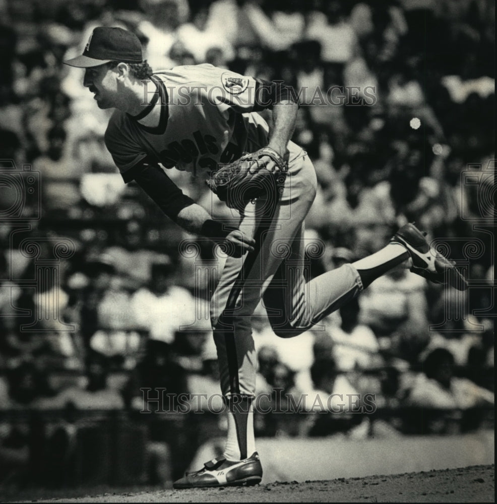 1987 Press Photo Californian Angels baseball pitcher, Mike Witt fires up ball- Historic Images