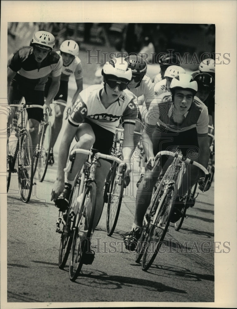 1986 Press Photo Bicycle racers during the Milwaukee Classic "Superweek"- Historic Images