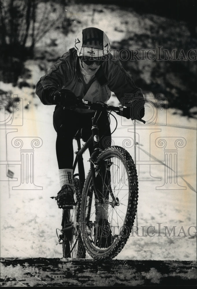 1989 Press Photo Sharon Penn wins women&#39;s Sysco Cyclo Cross bicycle race- Historic Images