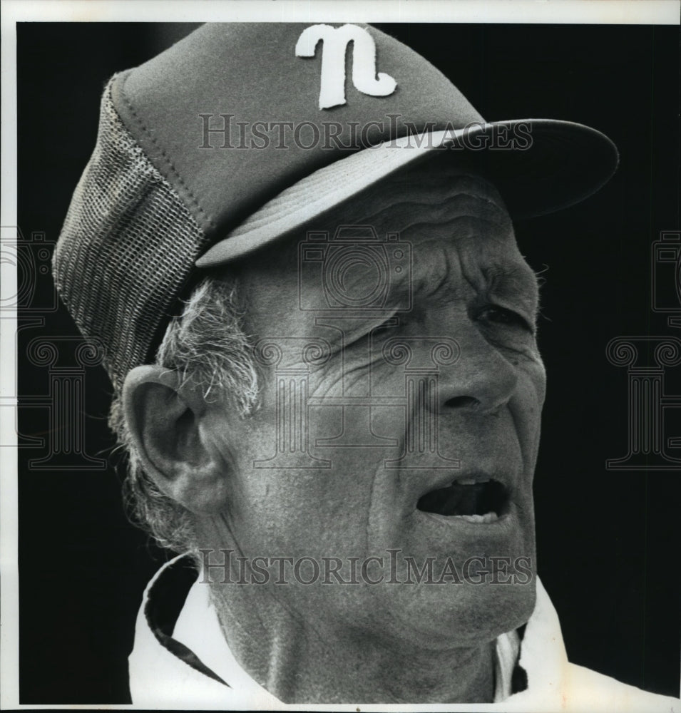 1990 Press Photo J. Cary Bachman, Milwaukee&#39;s Nicolet High School tennis coach- Historic Images