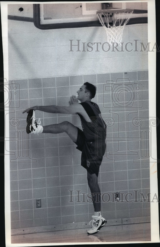 1994 Press Photo Milwaukee Bucks basketball player, Jon Barry, at practice- Historic Images