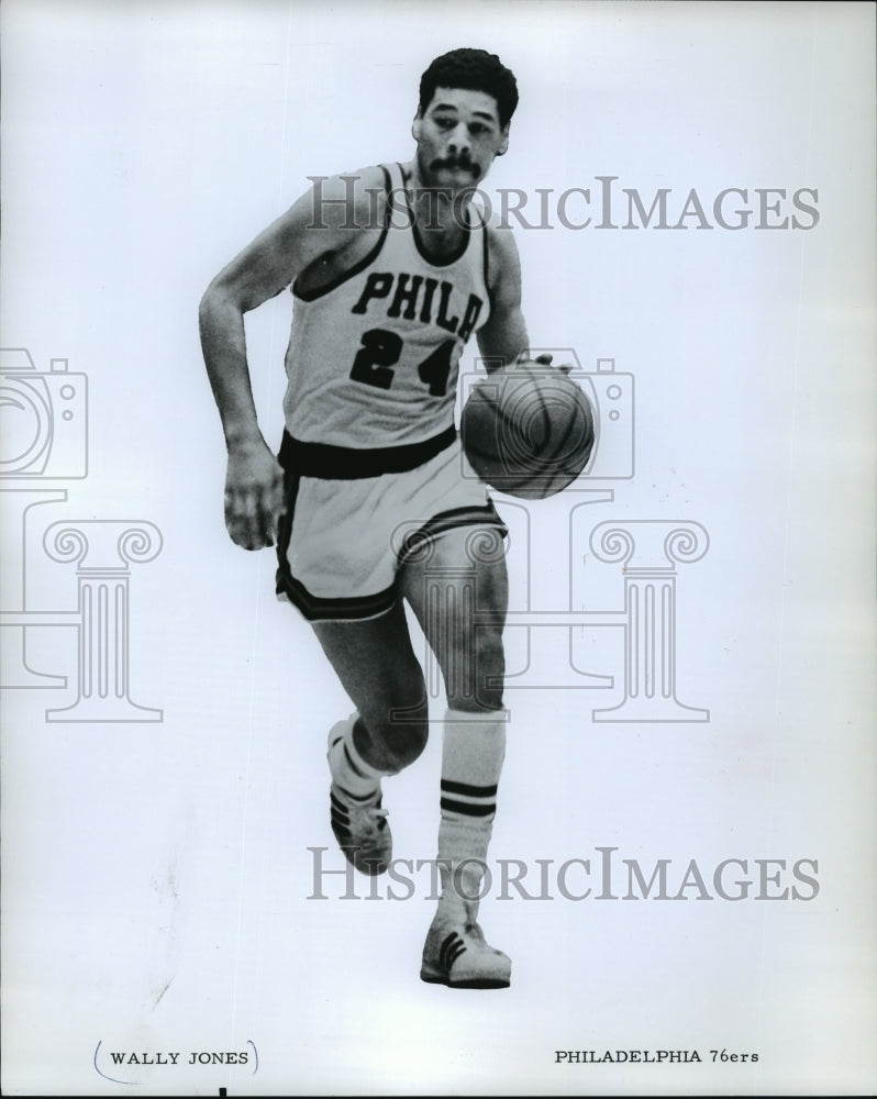 1970 Press Photo Philadelphia Basketball Player Wally Jones Before Milwaukee- Historic Images