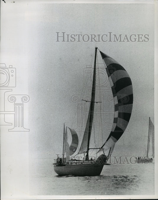1968 Press Photo Racing sail boat Venture in Marine handicap race off Milwaukee- Historic Images