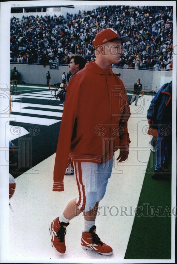 1994 Press Photo Wisconsin Football Quarterback Darrell Bevell With Bad Shoulder- Historic Images