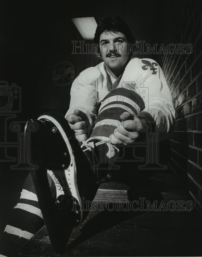 1979 Press Photo Captain Rich Kramp gets ready for a workout at Wilson Park- Historic Images