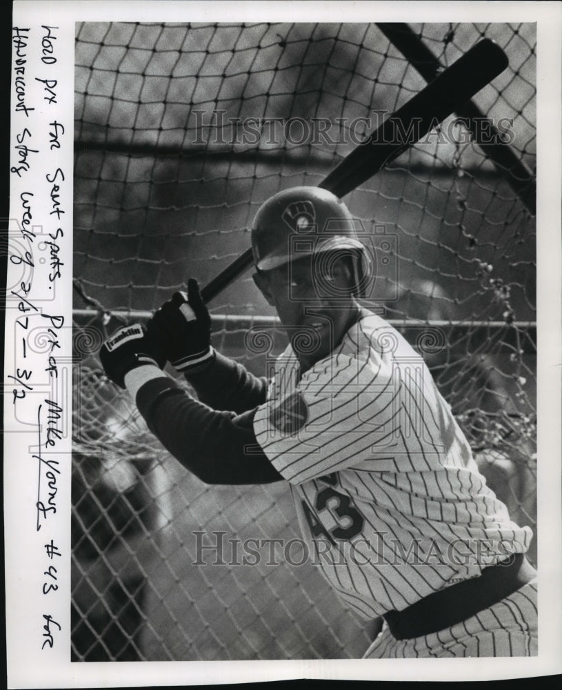 1989 Press Photo Mike Kong takes batting practice at Brewer workout in Chandler- Historic Images