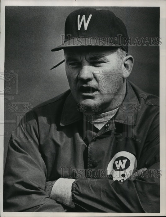 1974 Press Photo University Of Wisconsin Football Coach John Jardine At Practice- Historic Images