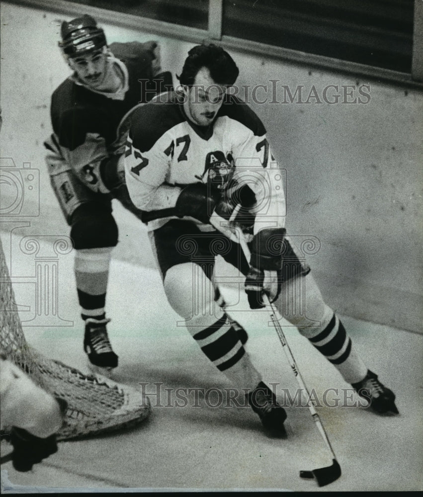 1983 Press Photo Hockey players Tom Bolster and Dale Yakiwchuk in action- Historic Images