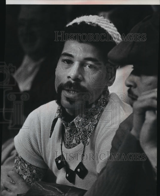 Press Photo Ex-Bucks basketball player, Wali Jones, watches game at the Arena- Historic Images
