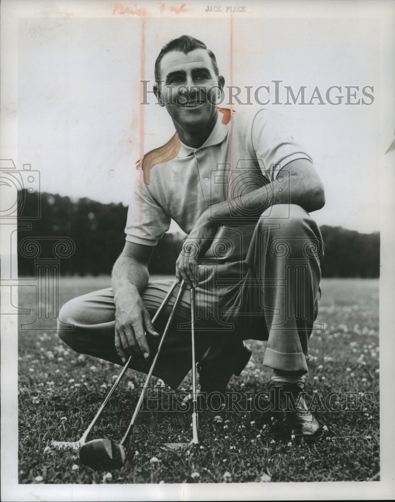 1956 Press Photo Milwaukee golfer Jack Fleck poses with golf clubs - mjt04038- Historic Images